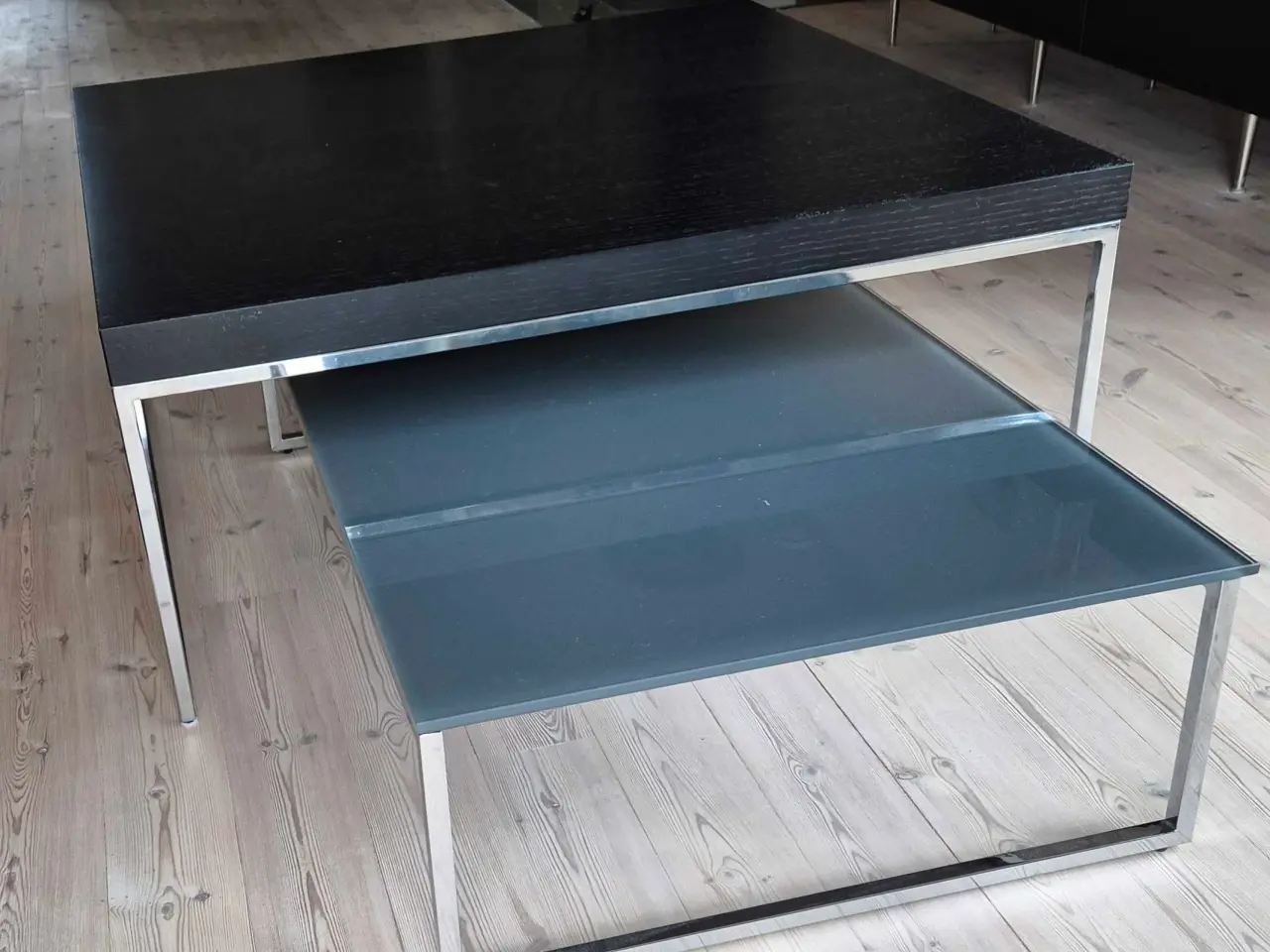 Billede 1 - Sofabord i sort ask- som nyt ..gråt glas bord kan