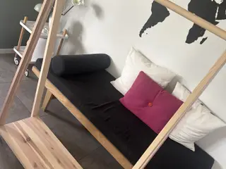 Tøjstativ med hylde