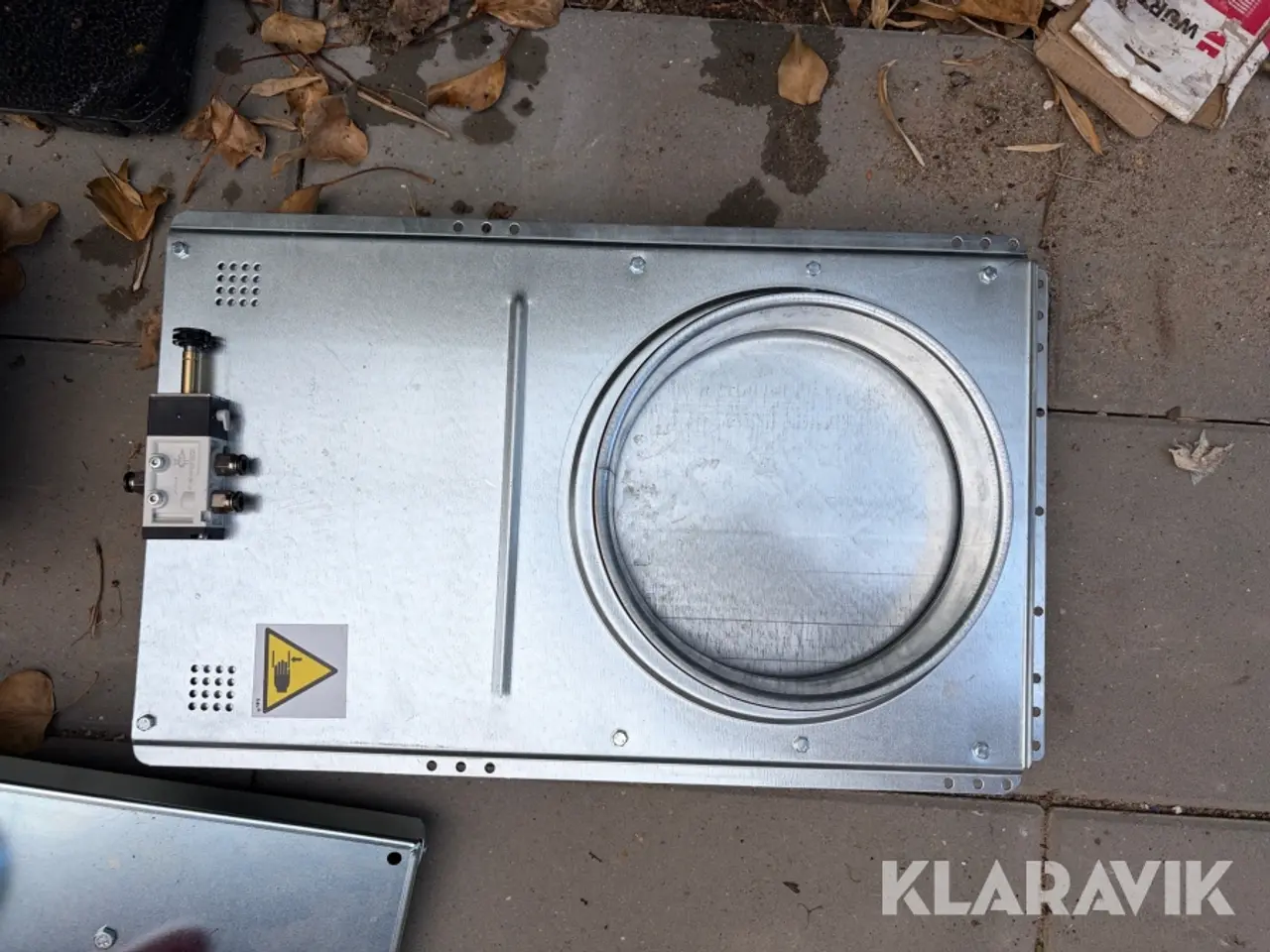 Billede 5 - Parti med pneumatiske og manuelle ventilationsspjæld