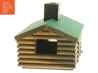 Hus med grønt tag (str. 14,5x12 cm)