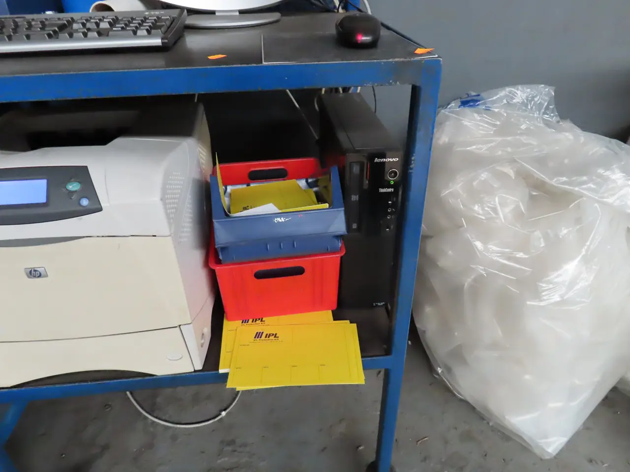 Billede 5 - Opbevaringsvogn med computerskærm, tastatur, printer m.m.