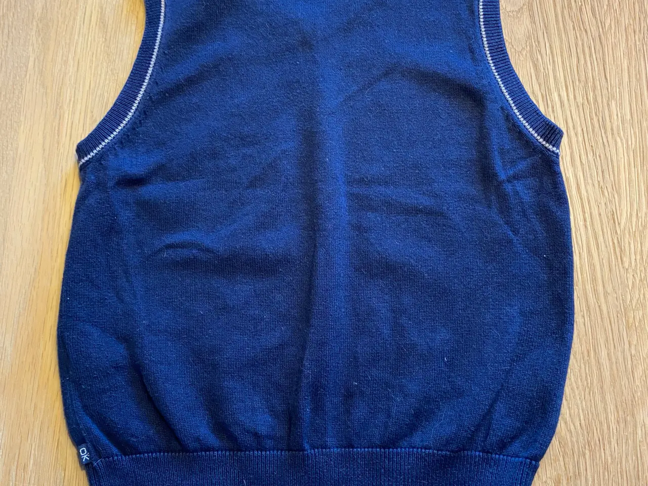 Billede 5 - Skjorte, sorte bukser, vest 110, Hummel jakke 110 