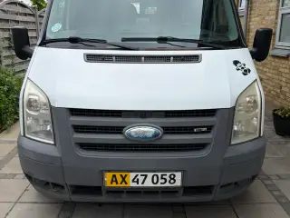 Ford Transit med lavt kilometertal