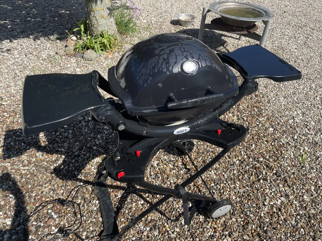 Billede 4 - Weber Q1200 gassgrill m. trækvogn