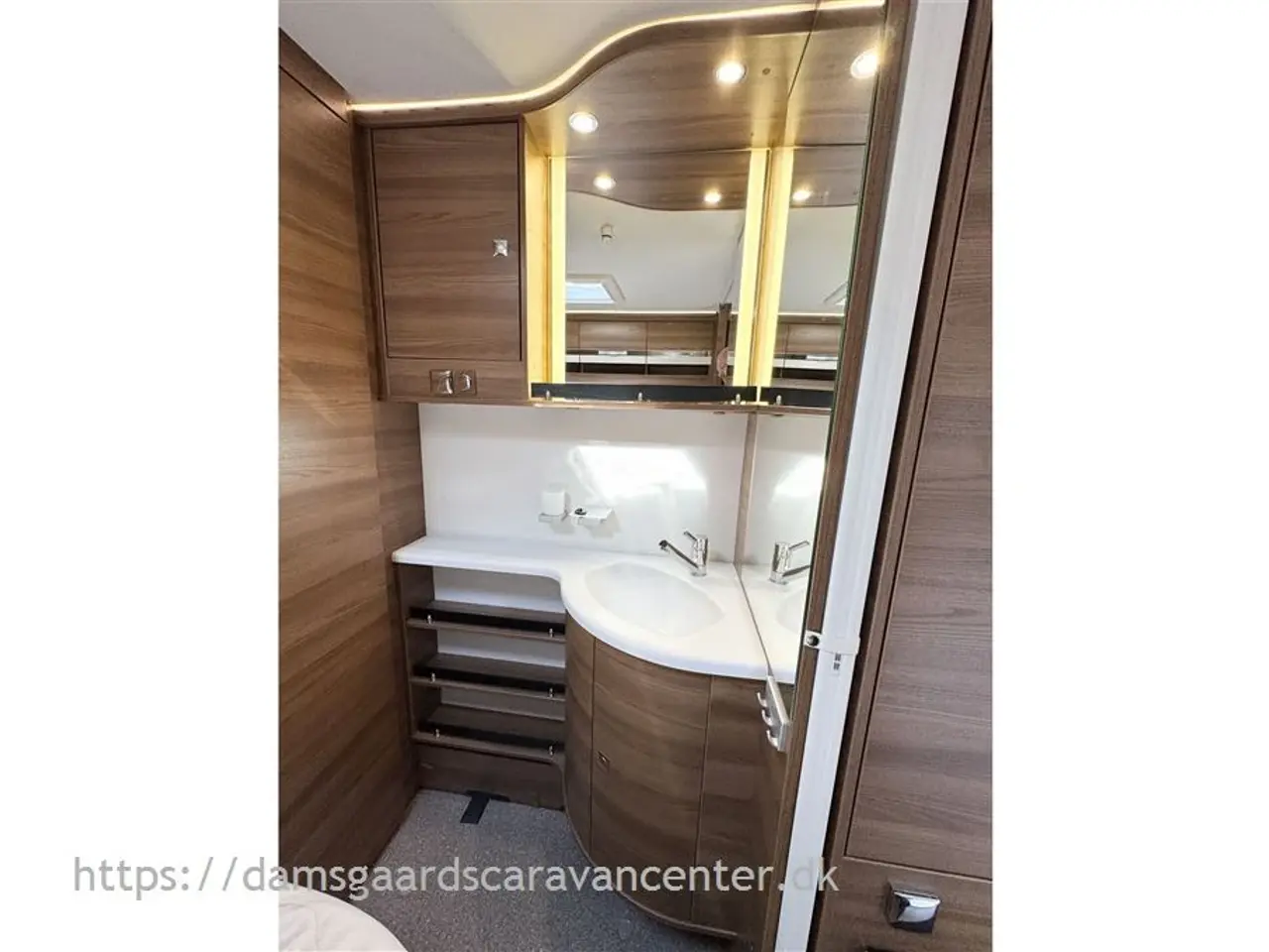 Billede 13 - 2017 - Dethleffs Nomad 470 FR Franskseng-Gulvtemperering-Aircondition-Mover-Telt