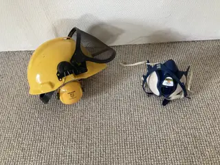 Sikkerhedshjælm + støvmaske (3M)