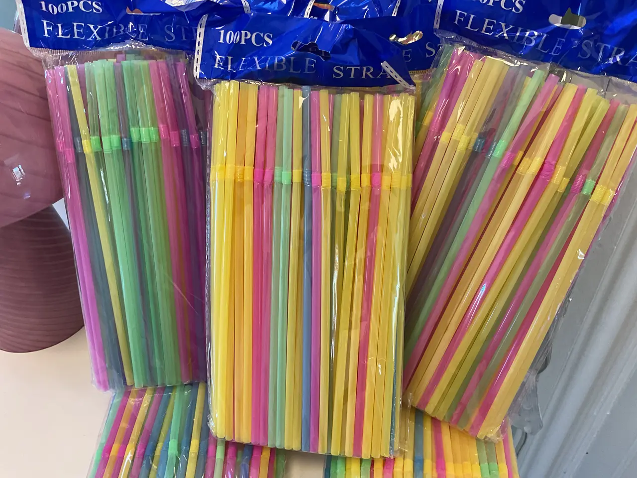 Billede 1 - 100 stk. plastik sugerør med knæk 25,00 kr.