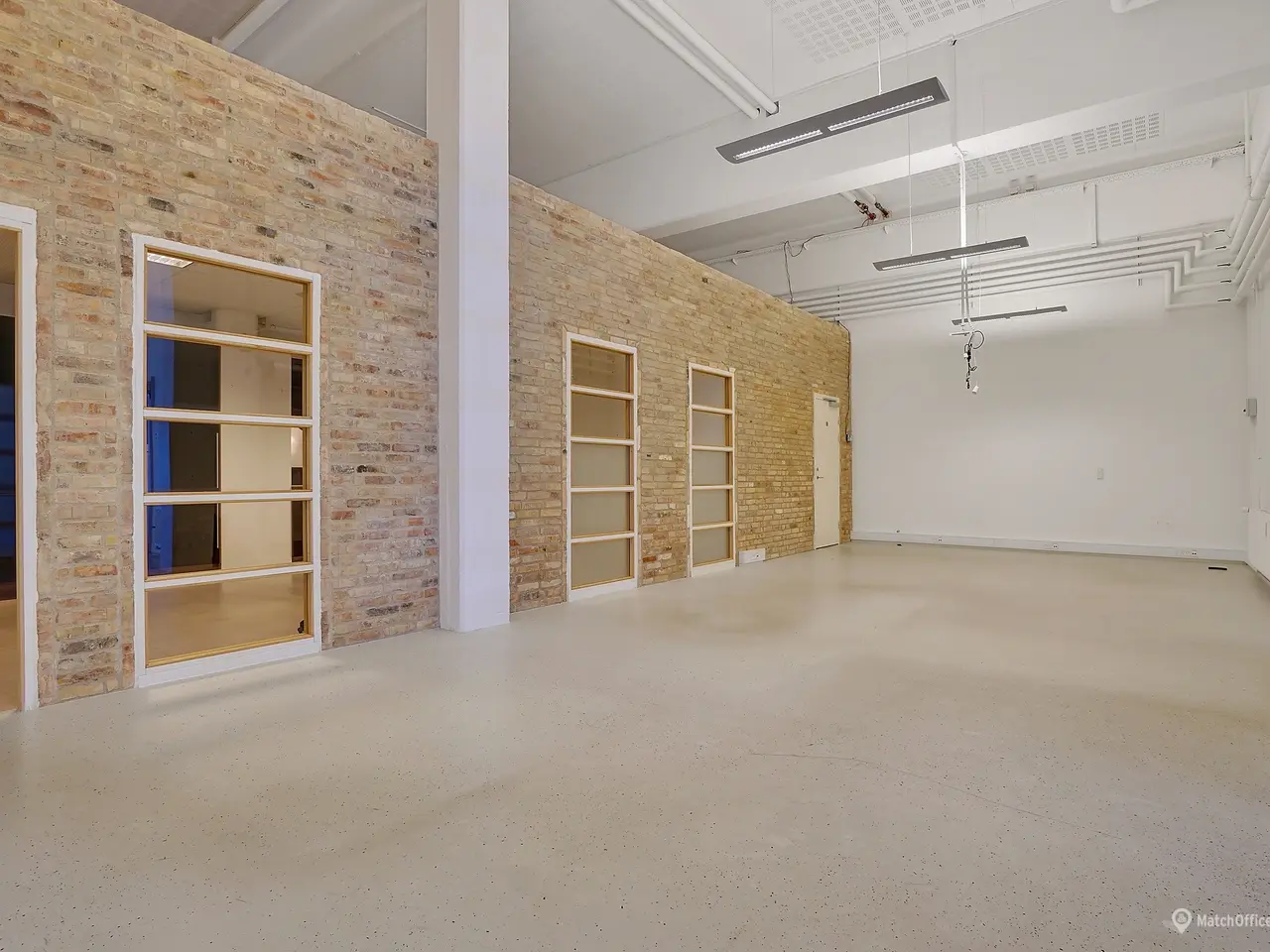Billede 1 - Højtloftet og spændende kontor/showroom