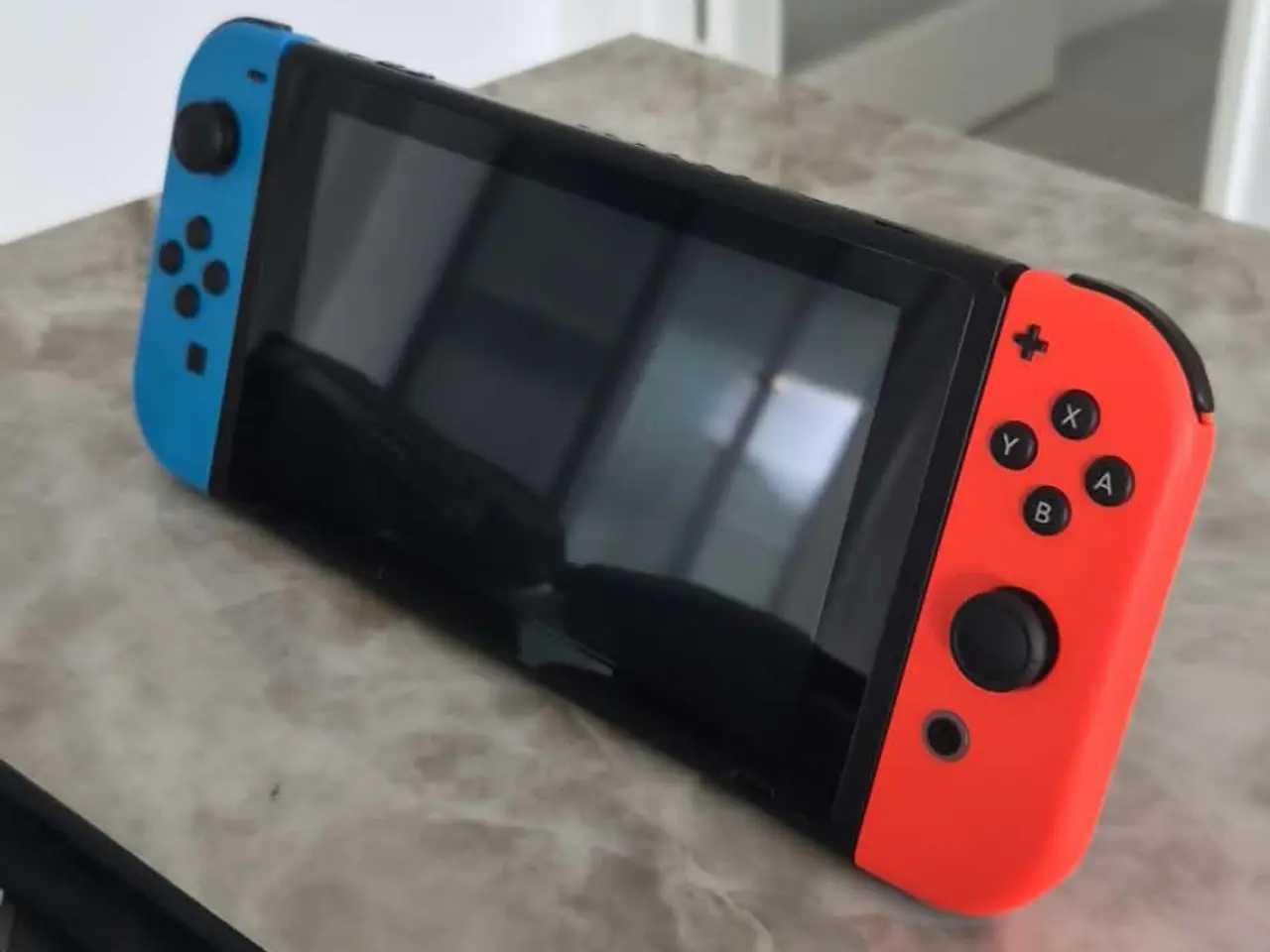 Billede 2 - Nintendo Switch – Komplet sæt med ekstra udstyr