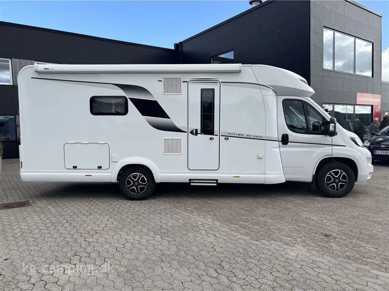 Billede 2 - 2022 - Hobby Optima De Luxe T70 F aut. Velholdt autocamper med dobbeltseng og masser af ekstraudstyr.