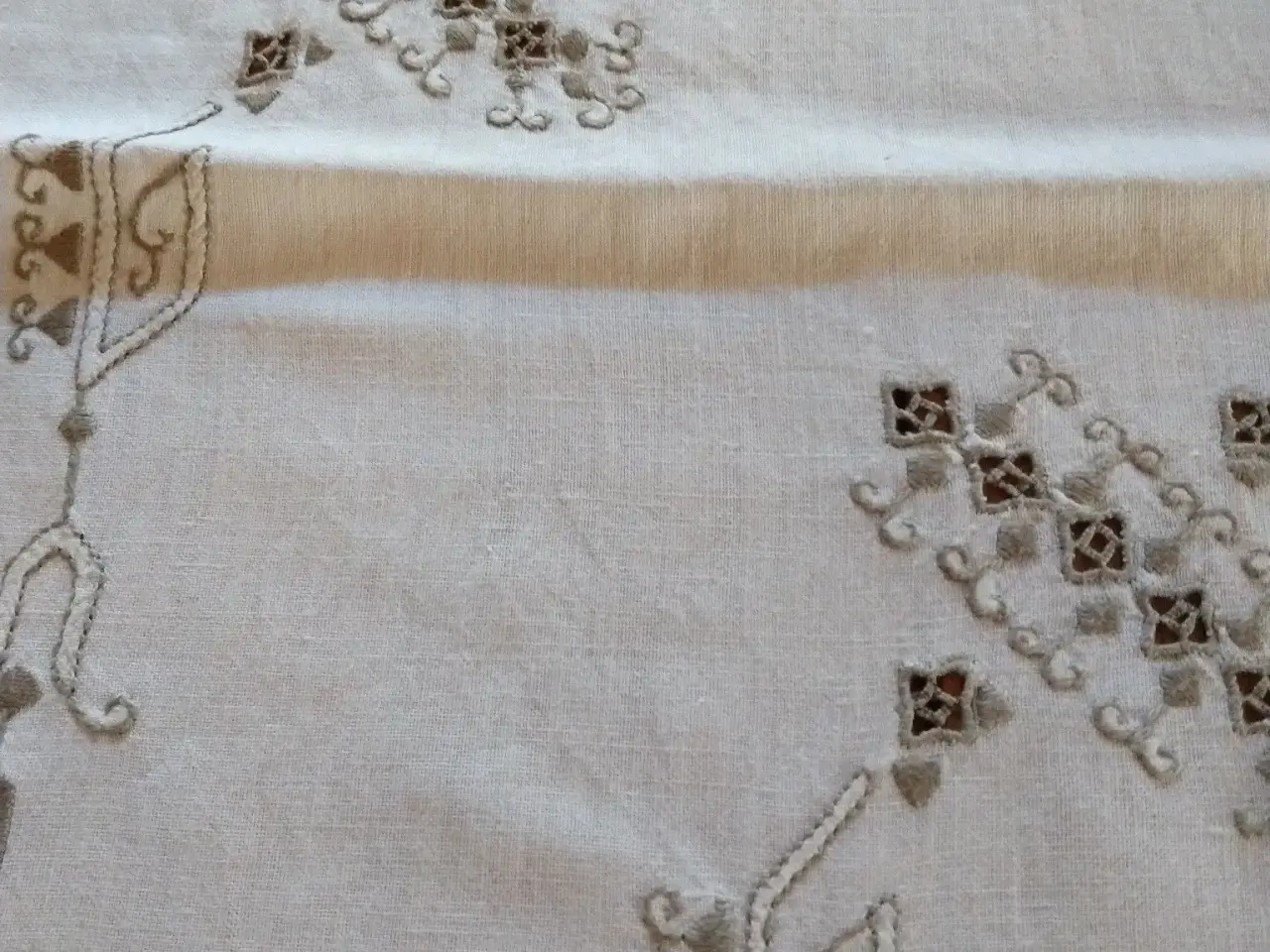 Billede 1 - Broderet retro dug