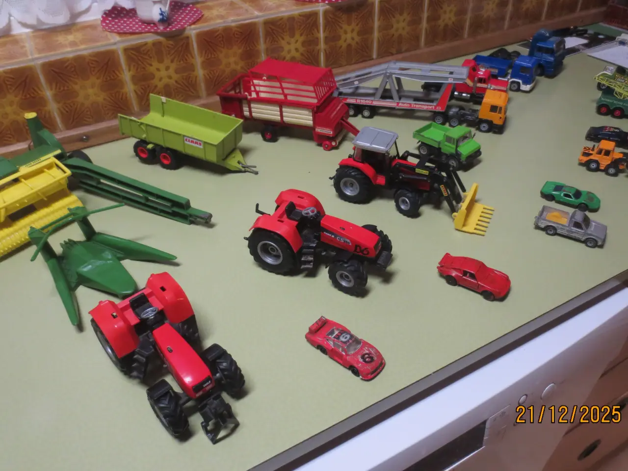 Billede 2 - Modeltraktor Og Model lastbiler i SIKU /ERTL 