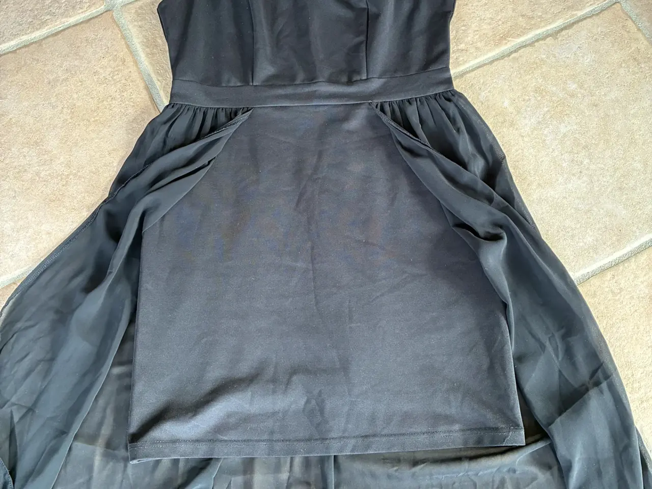 Billede 3 - Kjole str. L/XL i sort.