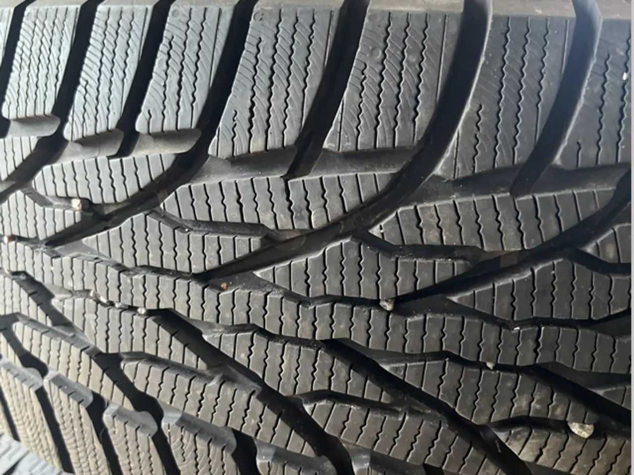 Billede 2 - Kumho vinterdæk, kun kørt en vinter (7 mm mønster)