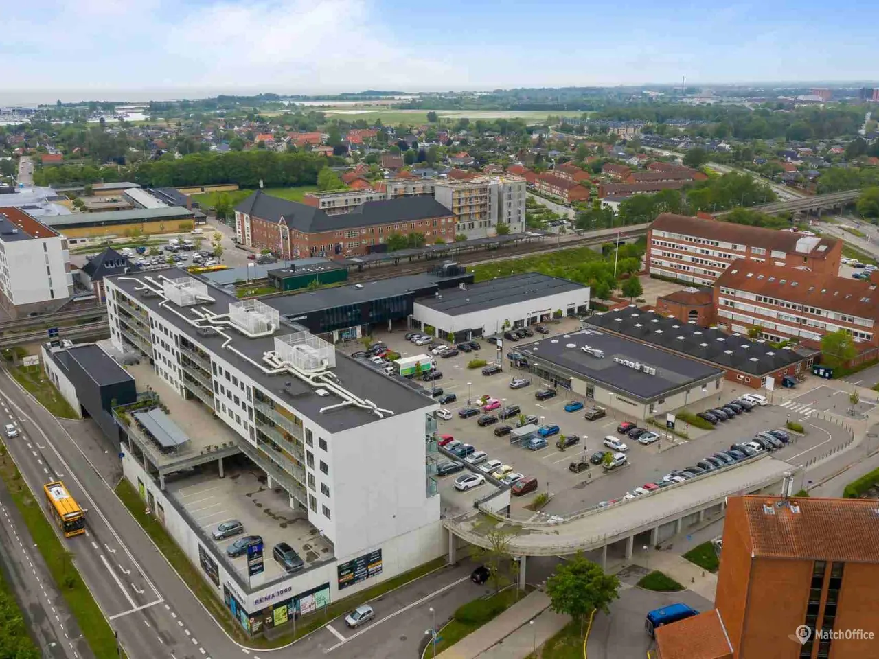 Billede 3 - Velbeliggende rammer med rigtig god eksponering og stor glasfacade
