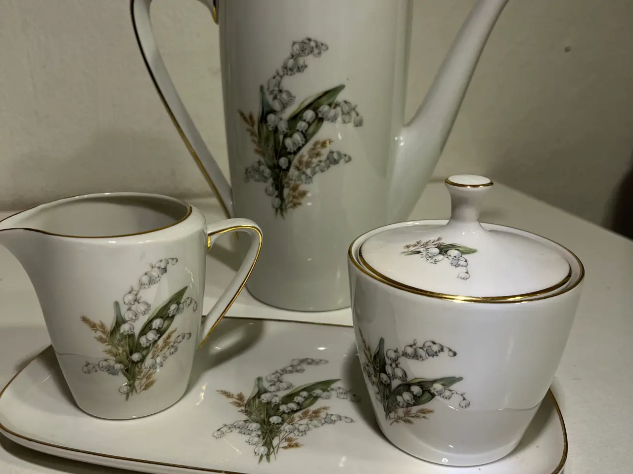 Billede 2 - Liljekonval med guldkant i porcelæn fra Bavaria