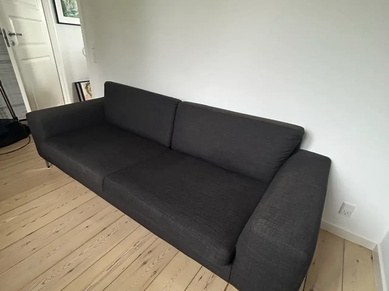 Billede 3 - Mørkegrå sofa fra ILVA