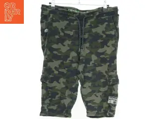 Cargo shorts med camouflage mønster (str. 176)