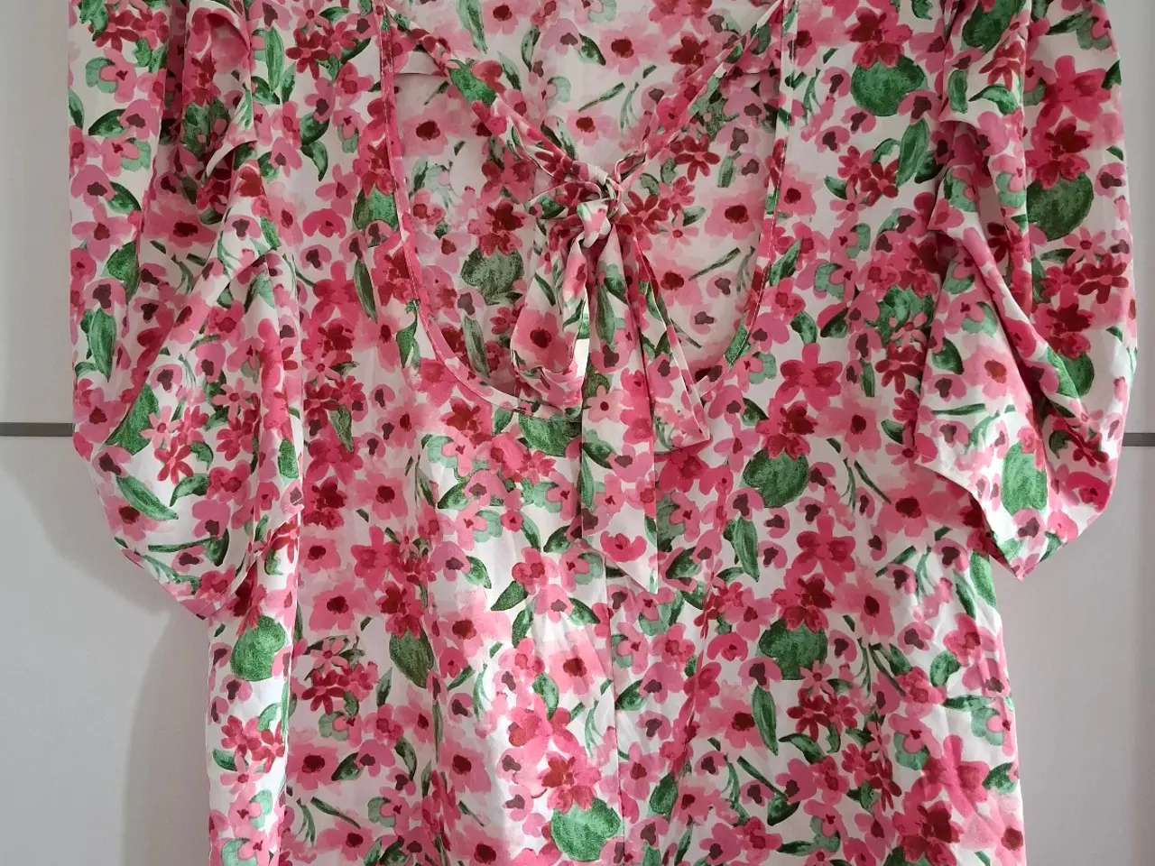 Billede 2 - Blomstret Bluse