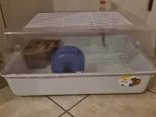 Hamsterbur med tilbehør. 