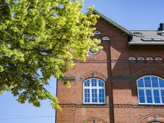 Kontorlokaler fra 97 m² i tidligere byskole på Frederiksbjerg