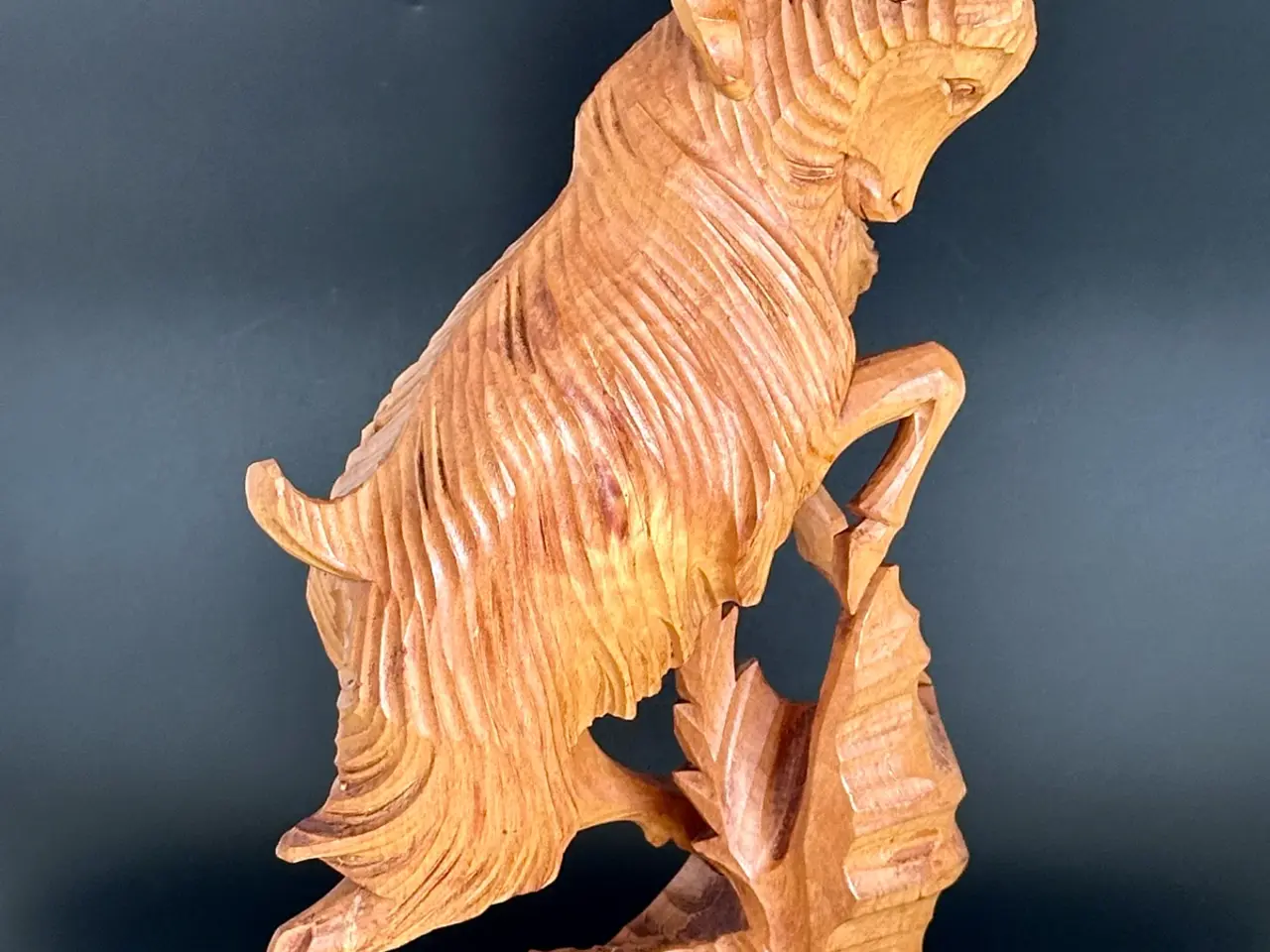 Billede 1 - Smuk træfigur af bjergged håndskåret af træ. USSR.