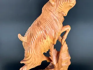 Smuk træfigur af bjergged håndskåret af træ. USSR.