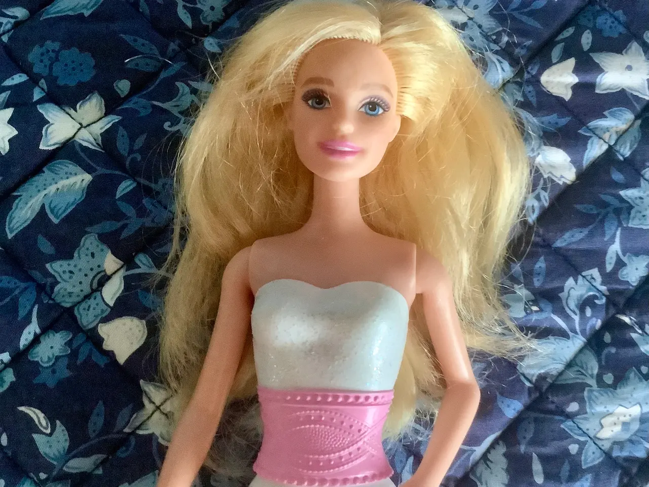Billede 1 - Barbie med blondt hår.