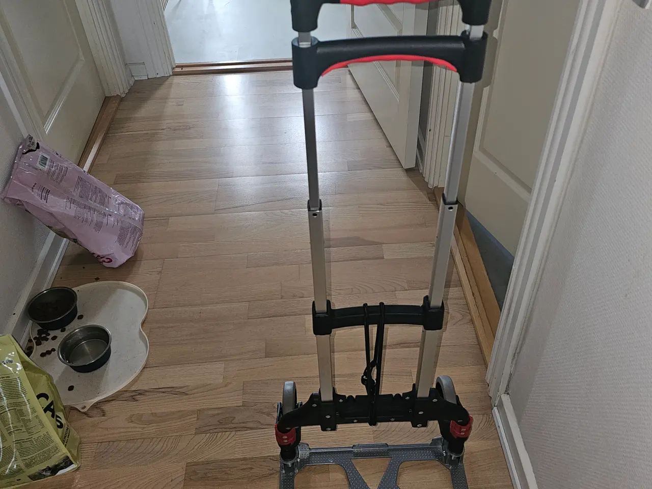 Billede 3 - Smart og kompakt folde-sækkevogn (Kapacitet: 75 kg