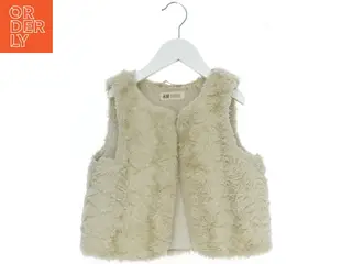 Fluffy Vest fra H&M (str. 122)