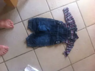 Bluse og overalls