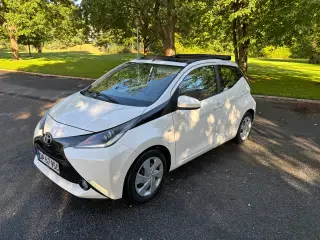 Toyoyy Aygo sky med soltag