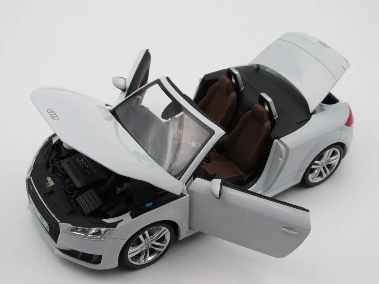 Billede 5 - 2014 Audi TT Roadster 1:18 - MINICHAMPS