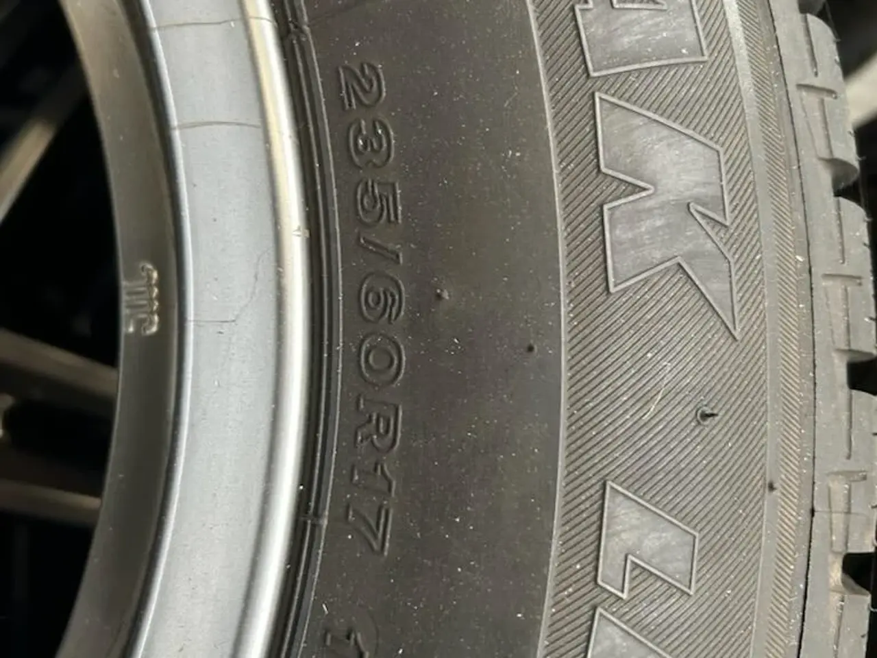 Billede 3 - Bridgestone vinterdæk på alufælge. 