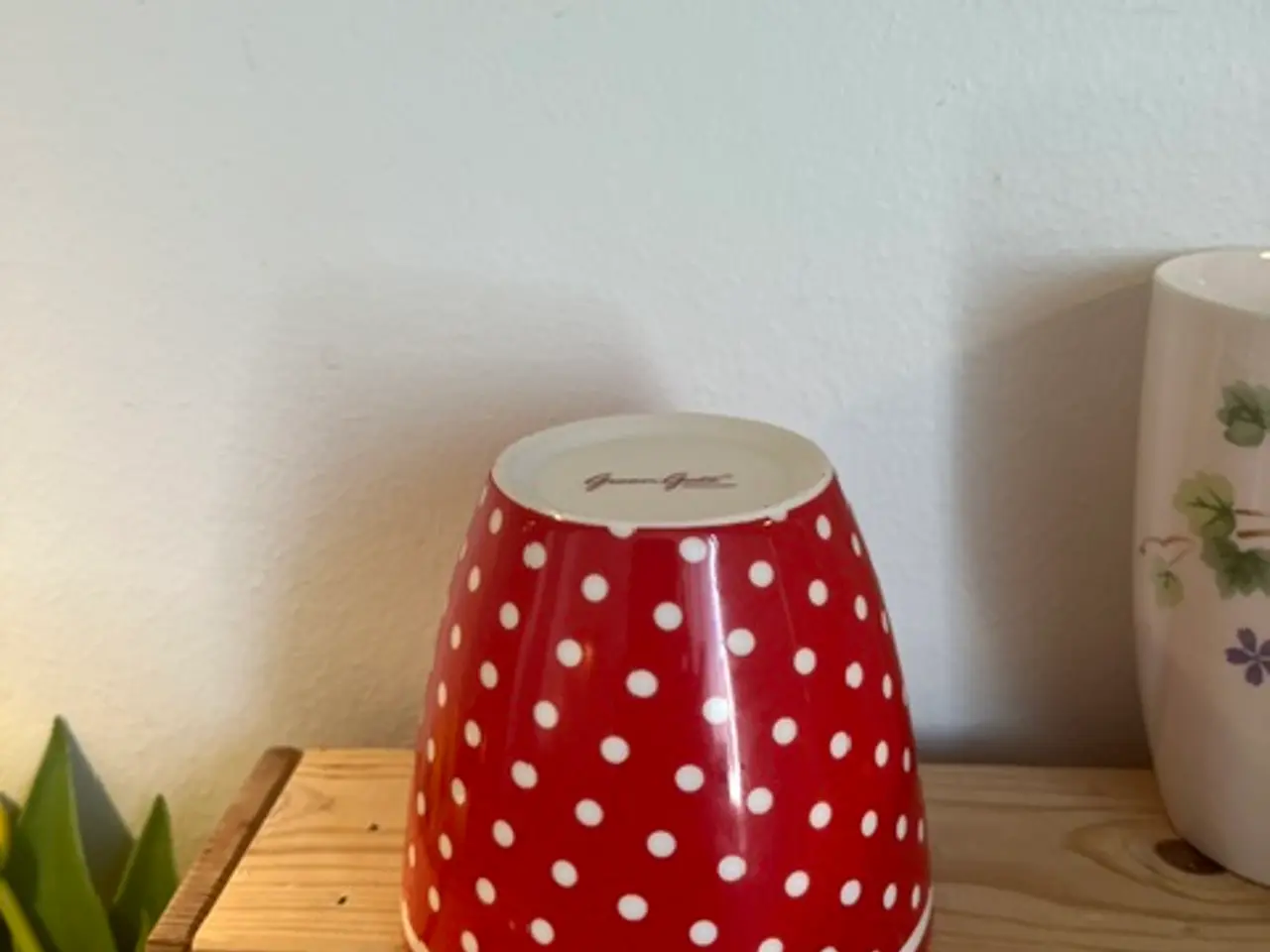 Billede 2 - GreenGate rød prikket lattekop med ske