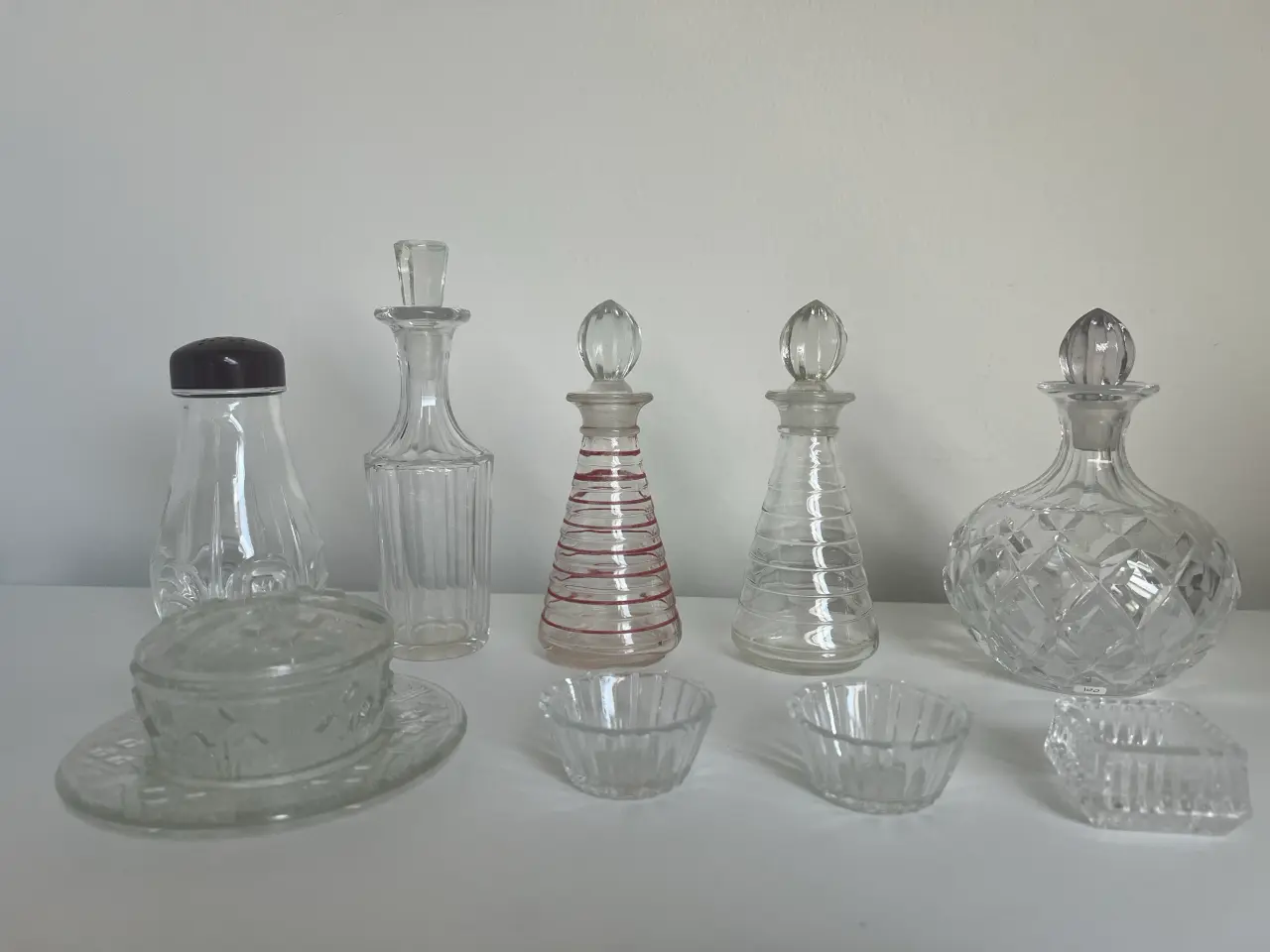 Billede 2 - Eddike/olie karafler, saltkar, løgklokke m.fl.