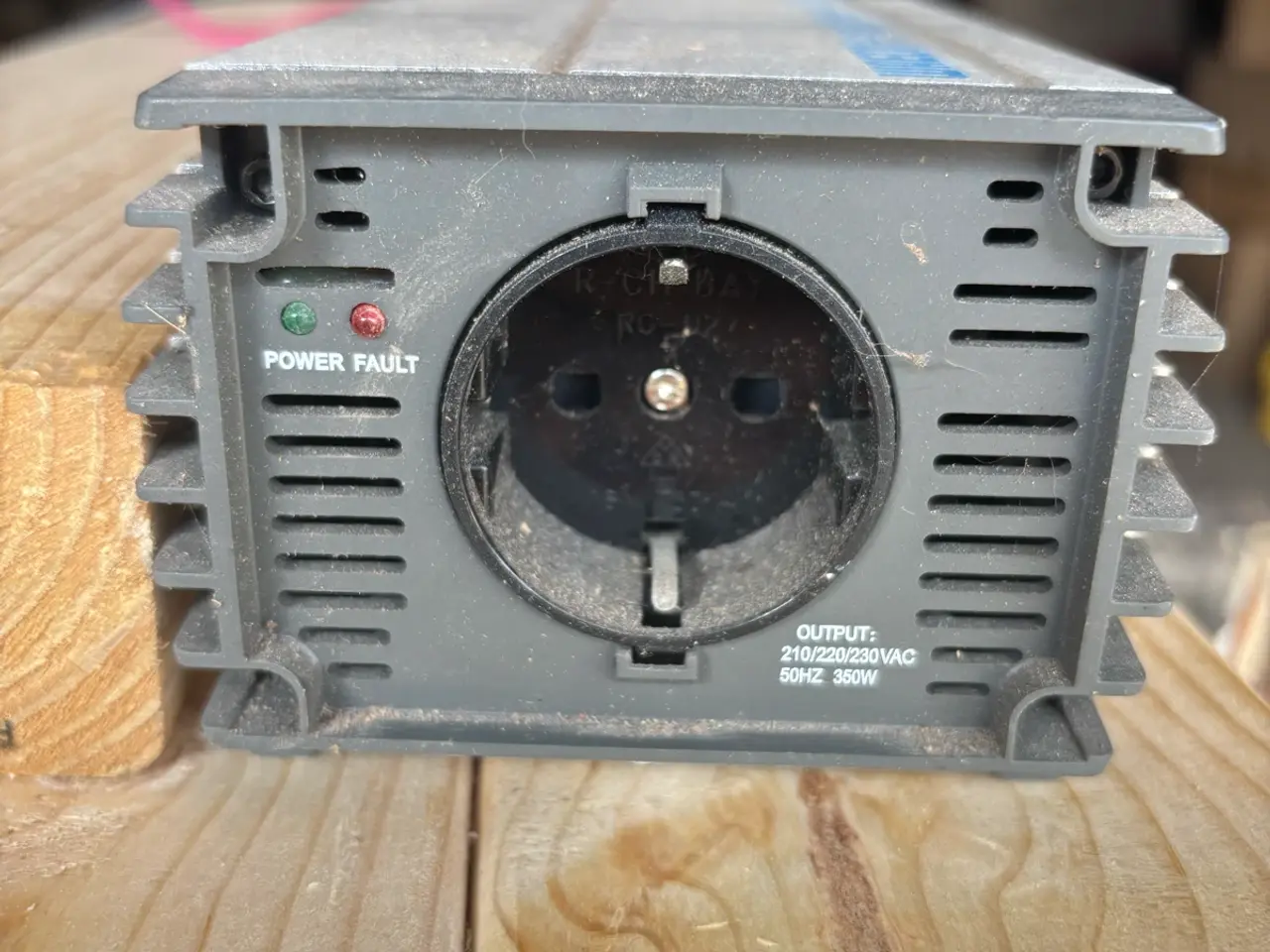 Billede 2 - 350/700 watt 12/220 volt inverter