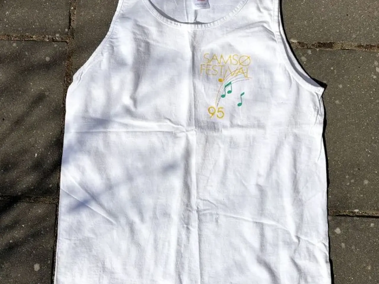 Billede 2 - Tanktop / undertrøje fra Samsø Festival