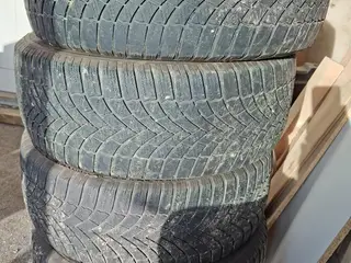 Bridgestone Blizzak LM 005  215/55 R16 97H XL