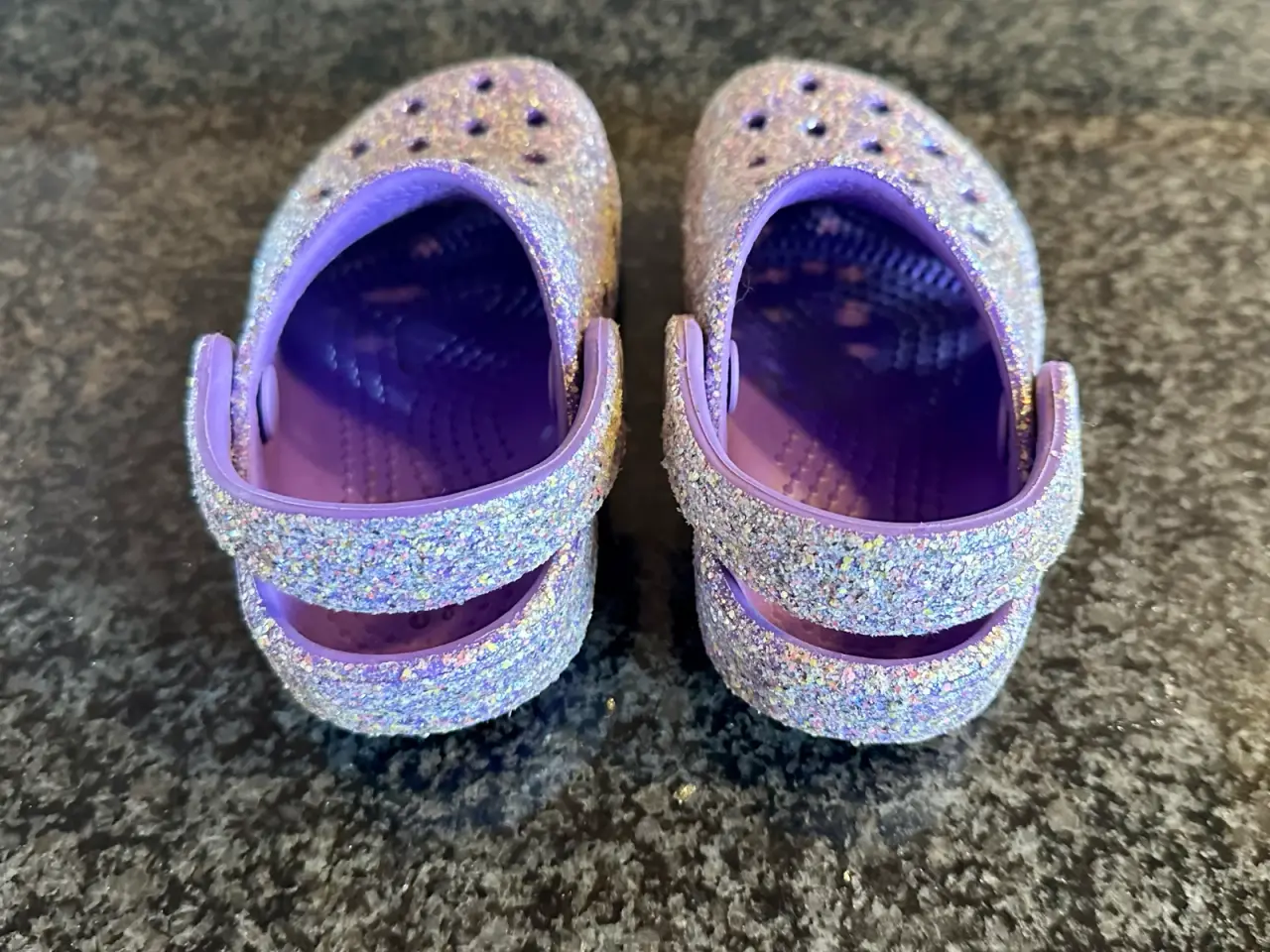 Billede 3 - Lilla crocs med spræl str 23