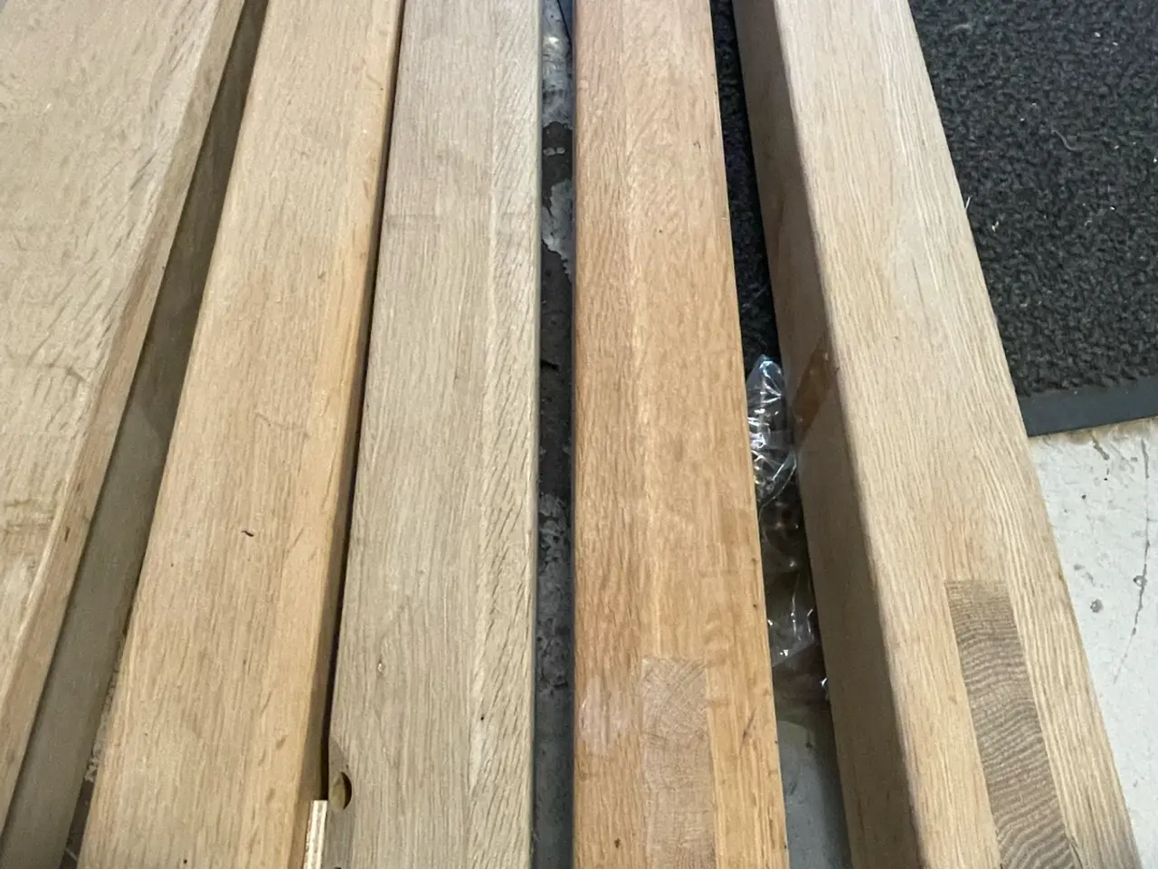 Billede 2 - Massivt egebord med skuffe