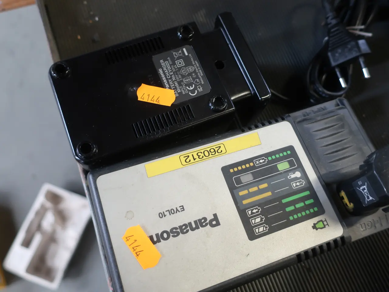 Billede 2 - 2 stk. ladere samt 1 batteri PANASONIC