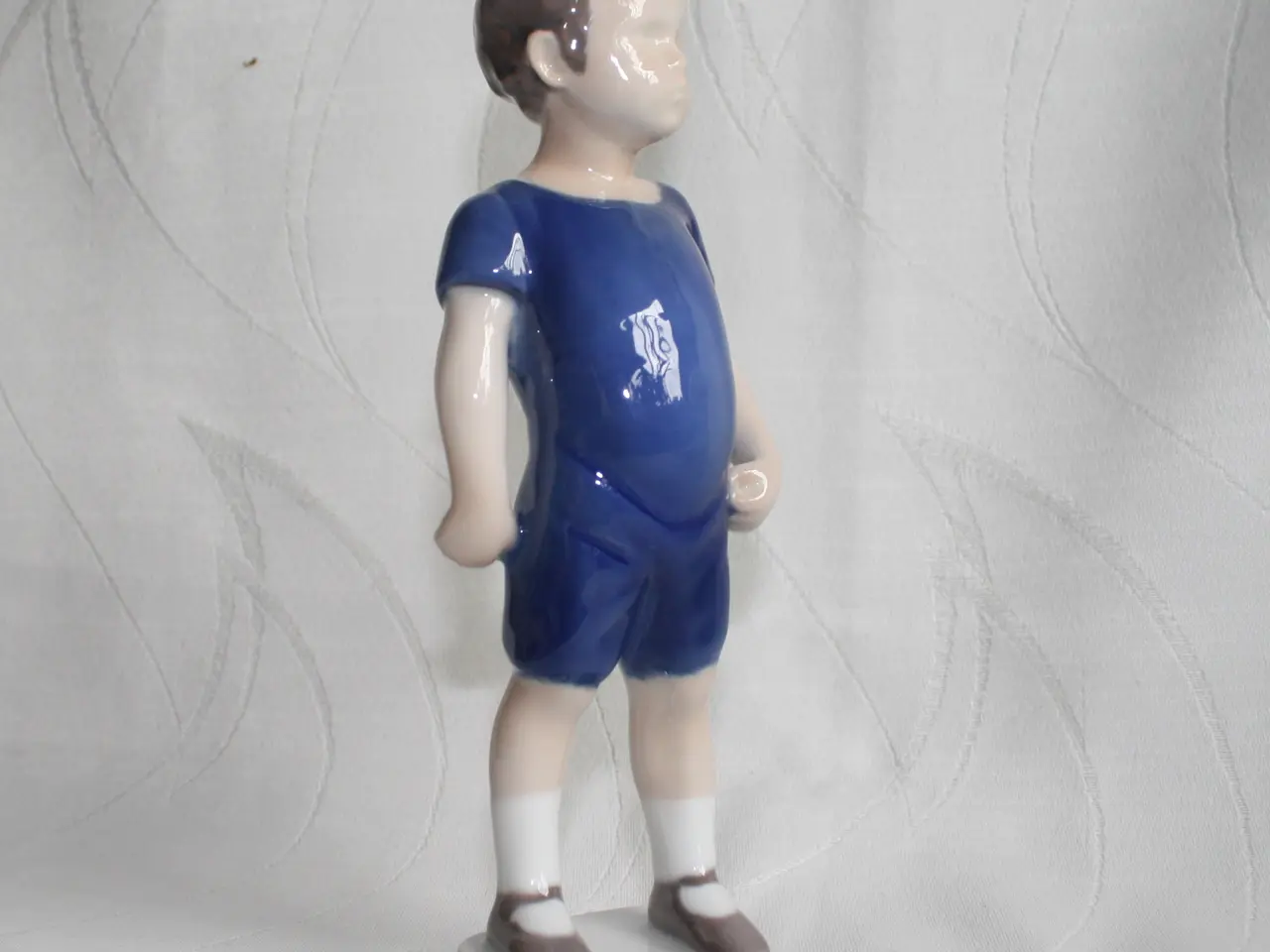 Billede 9 - Kaj, Stående dreng. Figur fra B&G