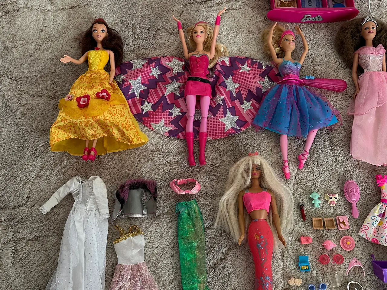 Billede 2 - Barbie dukker og tilbehør stor pakke