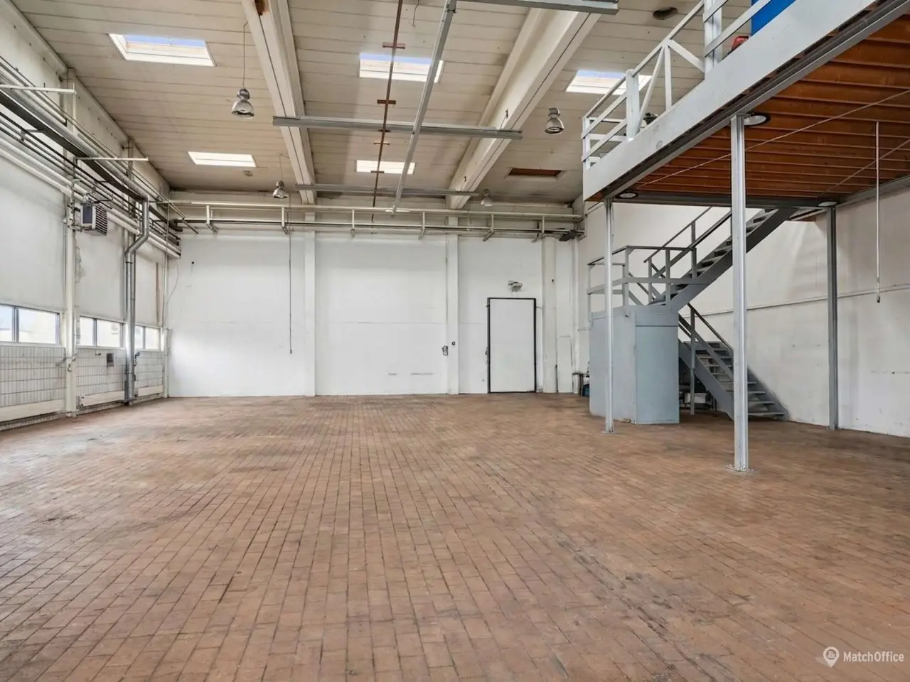 Billede 8 - 839 m² højlofter lager/værksted med kontor