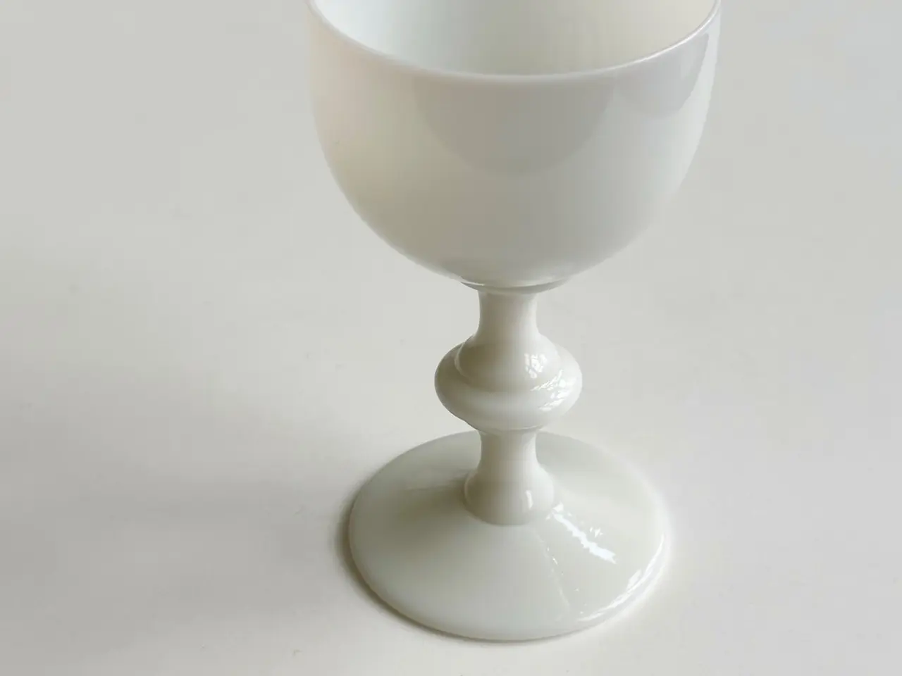 Billede 4 - Vinglas, hvid opalineglas