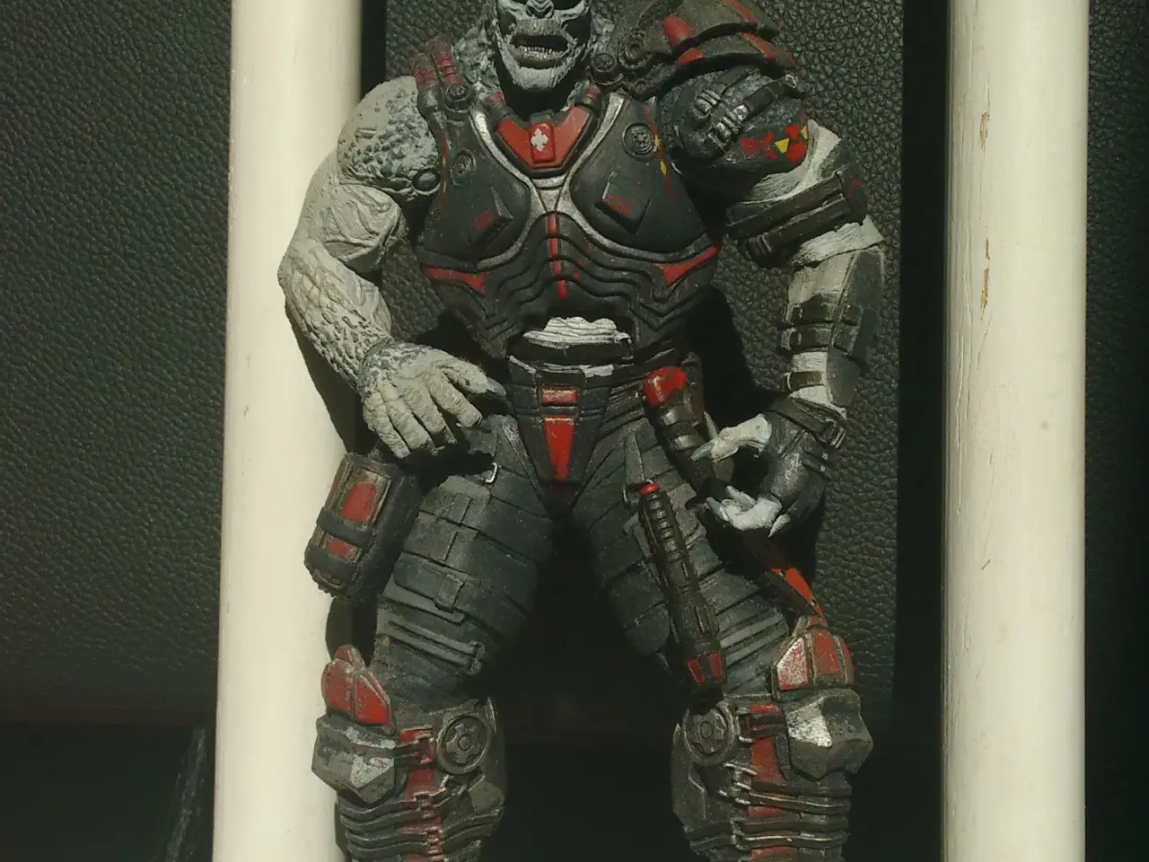 Billede 1 - Locust Drone fra Gears of War Neca Figur