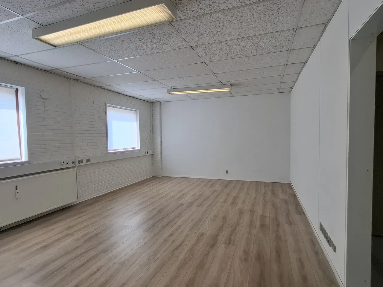 Billede 15 - Autoværksted / Værksted / Lager/ Produktion / Showroom – Med stor port