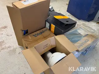 Vægtoiletteter 4 styks - indbygningscisterne og transportabelt toilet - blandet lot