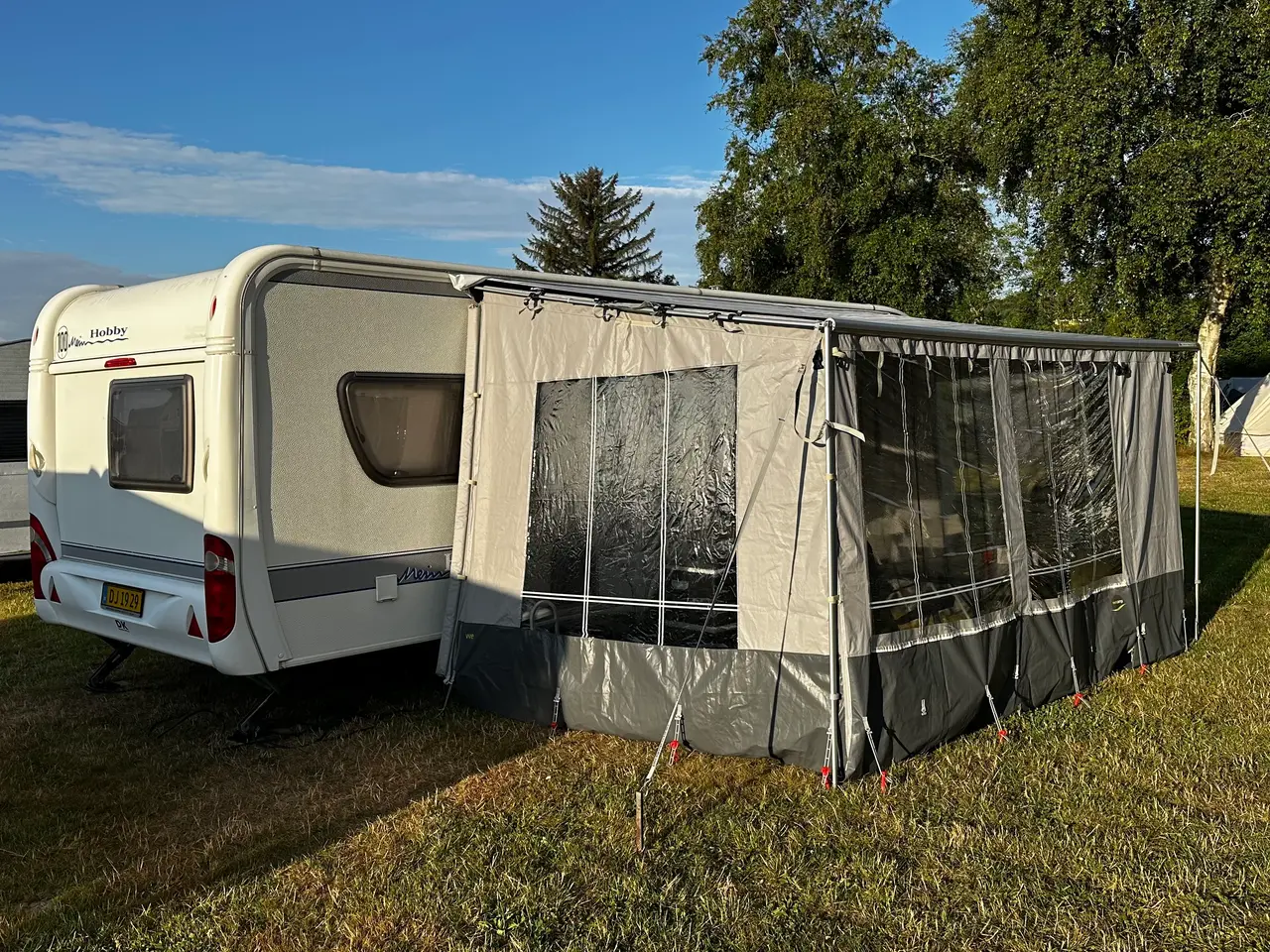 Billede 3 - Hobby 650 KMFE – Meget flot - med køjer 